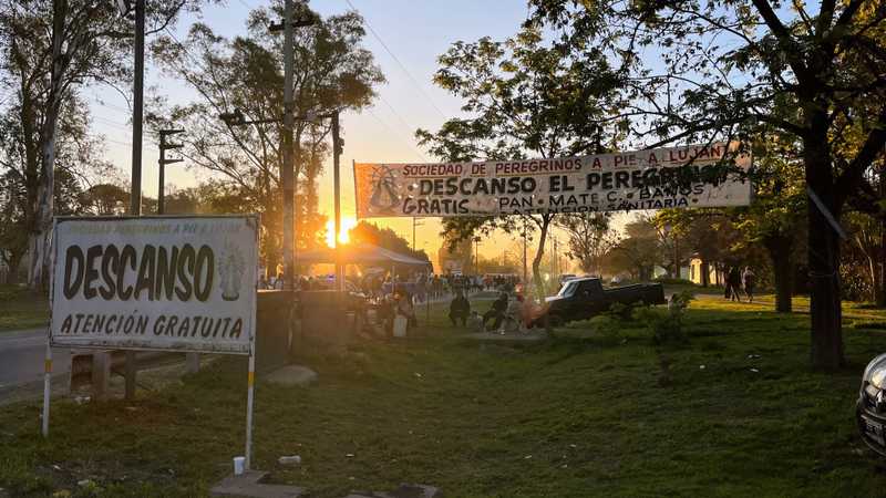 The sign in front of Descanso El Peregrino La Reja